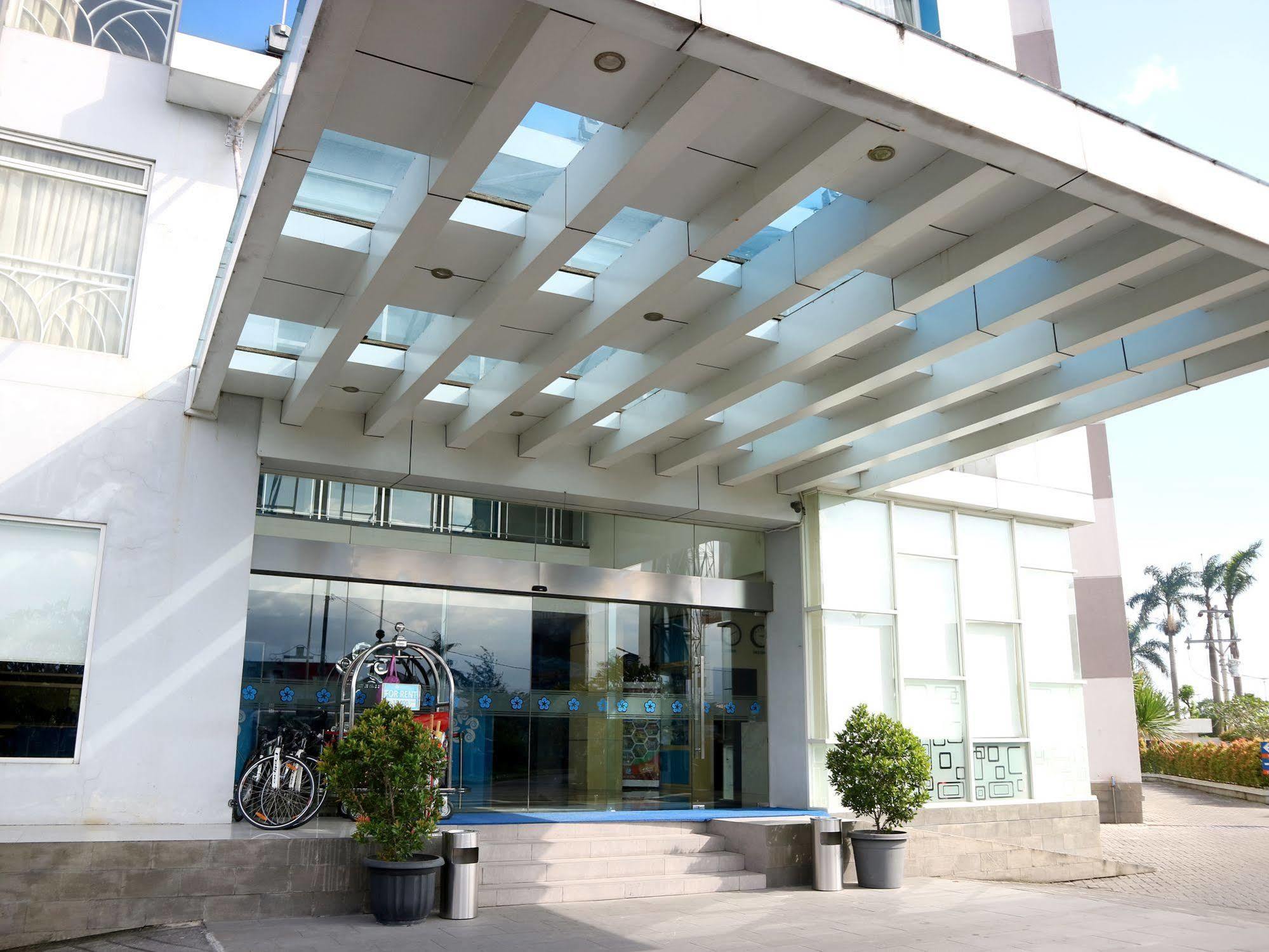 Hotel Brothers Biru Solo Baru Exteriér fotografie