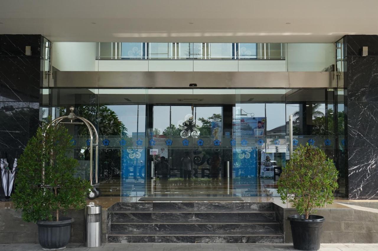 Hotel Brothers Biru Solo Baru Exteriér fotografie